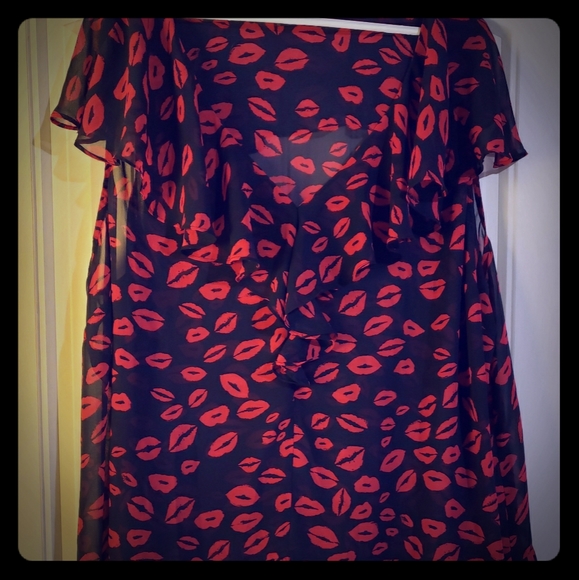 Fun Lips blouse - Picture 1 of 2